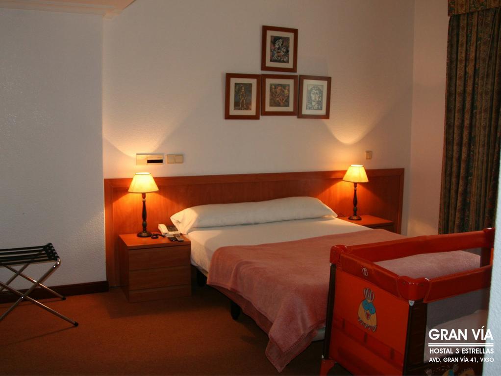 Hostal Gran Via Виго Экстерьер фото