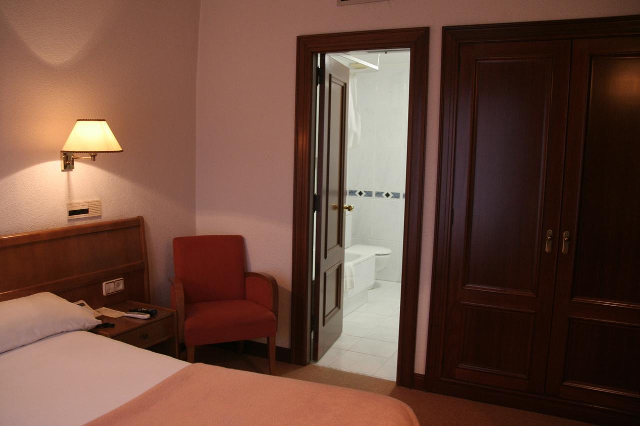 Hostal Gran Via Виго Экстерьер фото
