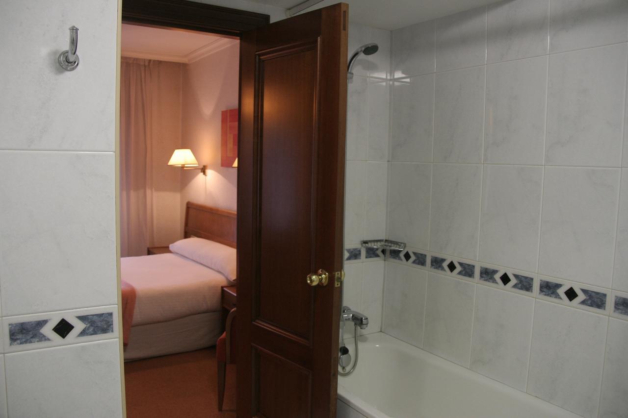 Hostal Gran Via Виго Экстерьер фото
