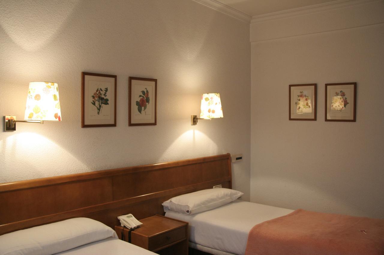Hostal Gran Via Виго Экстерьер фото