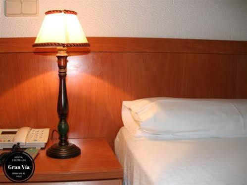 Hostal Gran Via Виго Экстерьер фото