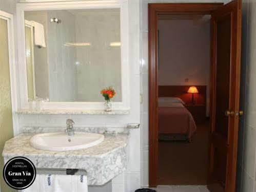 Hostal Gran Via Виго Экстерьер фото